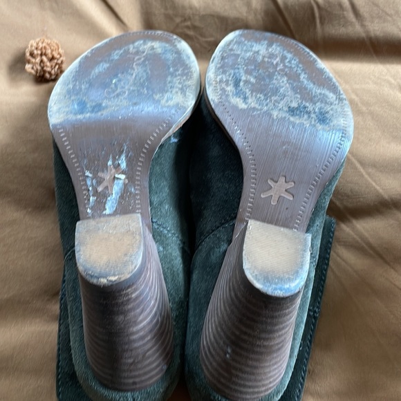 Beautiful Booties they are still a good shape - Picture 5 of 6